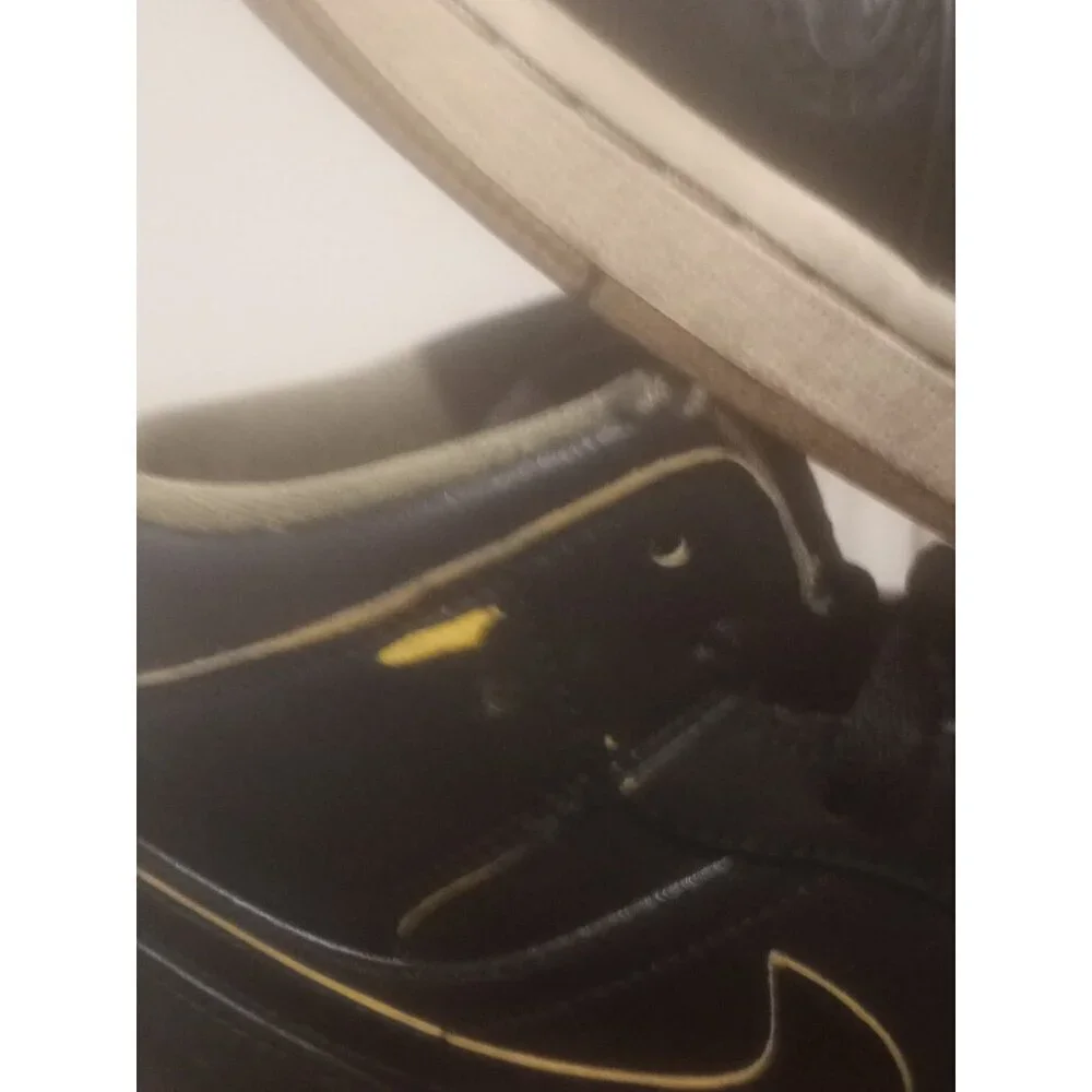 Mens Sz 9.5 Nike Air Jordan 1 Mid Retro 